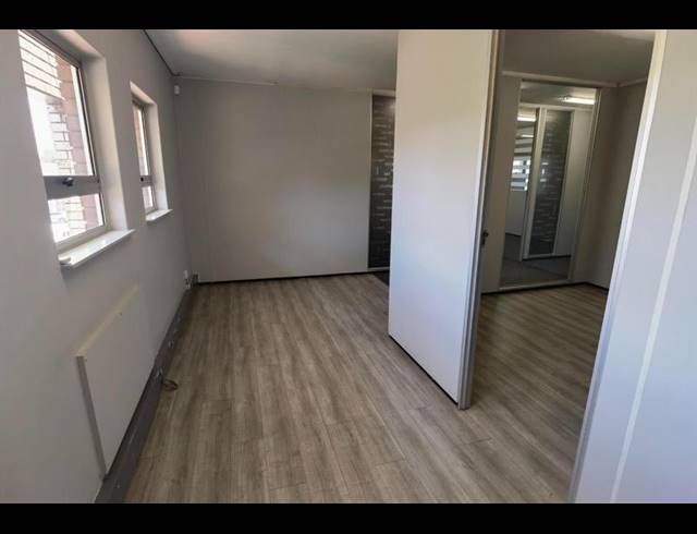 BUSINESS PROPERTY TO RENT IN LYNNWOOD